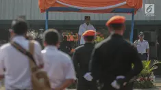 Menteri Perhubungan Budi Karya memimpin apel persiapan pengamanan dan angkutan lebaran 2019 di Stasiun Gambir, Jakarta, Minggu (26/5/2019). Menhub dalam sambutanya mengatakan jika tahun ini Kereta Api menjadi salah satu moda transportasi favorit bagi para pemudik. (Liputan6.com/Faizal Fanani)