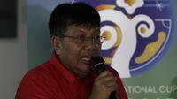 Manager Tim Indonesia U-20 All Stars, Gede Widiade, saat konferensi pers Turnamen U-20 International Cup 2019 di Wisma Aldiron, Jakarta, Kamis (21/11). Kompetisi ini direncanakan akan berlangsung pada 1-7 Desember 2019. (Bola.com/Yoppy Renato)