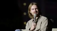 Kakak Billie Eilish, Finneas, Resmi Bertunangan dengan Claudia Sulewski