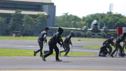 Tema yang diusung adalah Profesional, Tangguh, dan Modern sebagai Angkatan Udara yang Disegani di Kawasan. (Liputan6.com/Faizal Fanani)