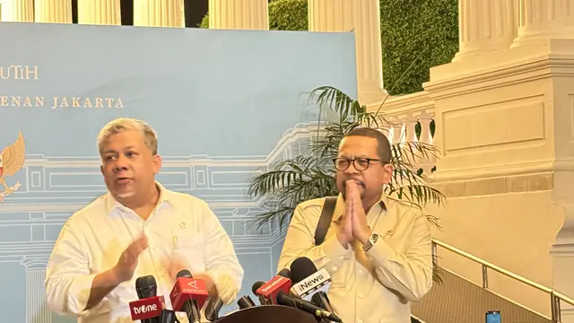Wakil Menteri Perumahan dan Kawasan Permukiman Fahri Hamzah usai bertemu Presiden Prabowo di Kompleks Istana Kepresidenan Jakarta, Selasa (30/12/2025).