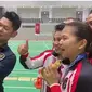 Greysia / Apriyani mendapatkan video call dari Jokowi usai memenangkan emas di Olimpiade Tokyo 2020 (istimewa)