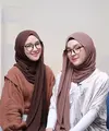 Nissa Sabyan belum lama ini mengunggah potret dirinya dengan Elsa Aura alias Elsa Japasal. [@nissa_sabyan]