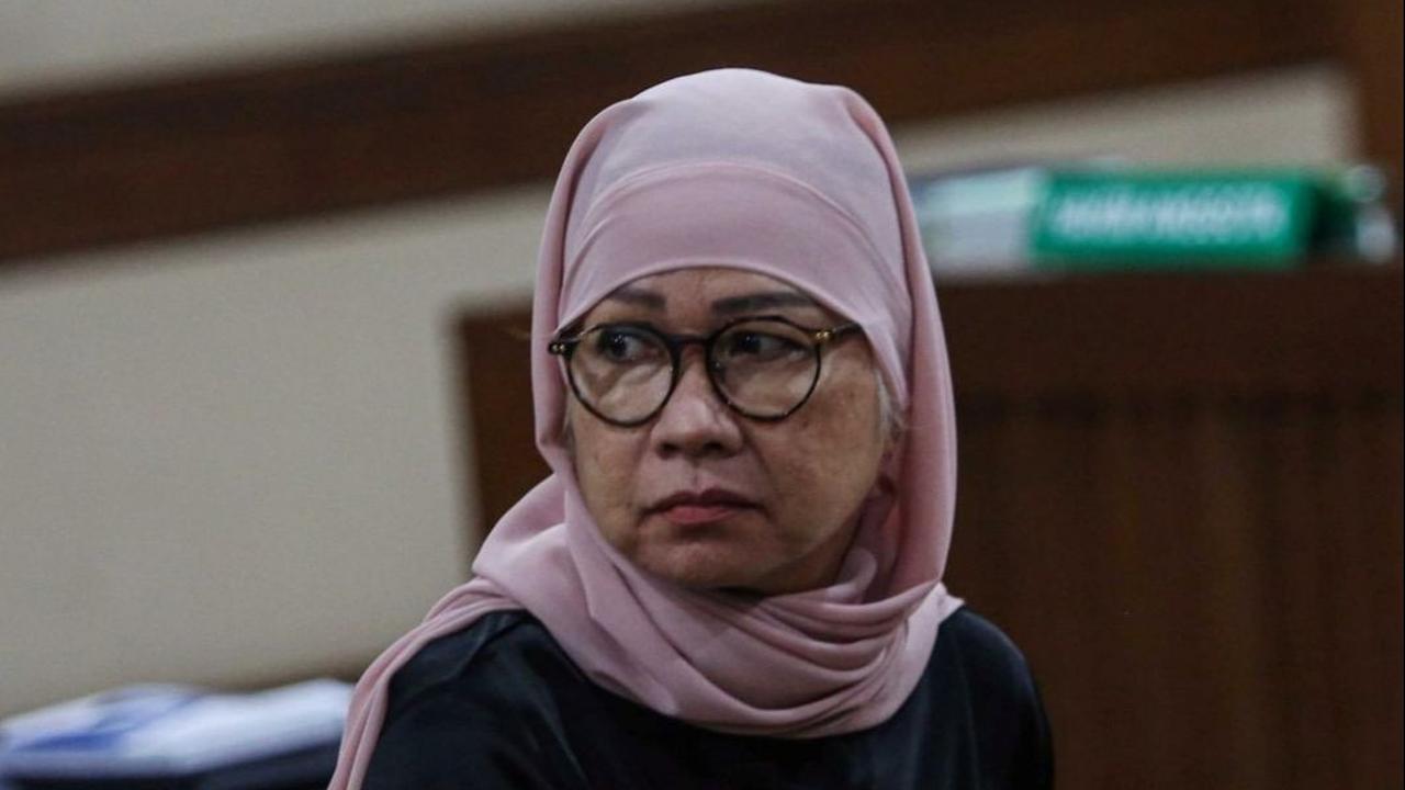 Jaksa Penuntut Umum Komisi Pemberantasan Korupsi (KPK) juga menuntut agar Karen membayar uang pengganti sebesar Rp1,09 miliar dan 104 ribu dolar AS, serta membebankan pembayaran uang pengganti kepada perusahaan AS, Corpus Christi Liquefaction LLC (CCL), s