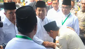 Prabowo tampak didampingi oleh Panglima TNI Jenderal Jenderal Agus Subiyanto dan Kapolri Jenderal Listyo Sigit Prabowo. (merdeka.com/Arie Basuki)