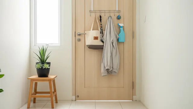 Gantungan di Belakang Pintu