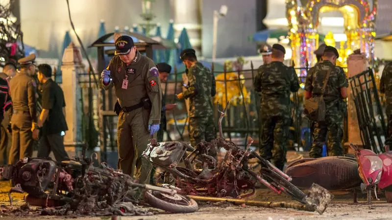 20150817-Foto-foto Mengerikan Ledakan Bom di Kuil Bangkok