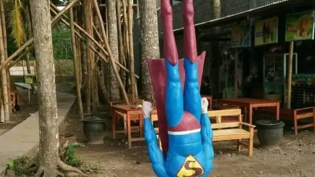 6 Patung Absurd yang Cuma Bisa Ditemukan di Indonesia