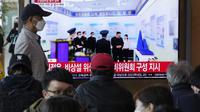 Kantor Berita Pusat Korea (KCNA) mengatakan bahwa Kim mengeluarkan perintah itu sehari sebelumnya, selama inspeksi di tempat dari badan pengembangan ruang angkasa Korea Utara. (AP Photo/Ahn Young-joon)