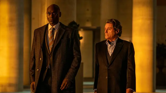 Charon (Lance Reddick) dan Winston (Ian McShane) dalam film John Wick Chapter 4. (Foto: Dok. Lionsgate)