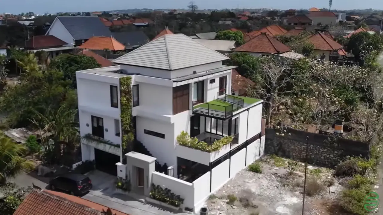Potret Teras Rumah Dahlia Poland di Bali