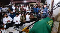 Presiden Joko Widodo berdoa di depan jenazah almarhum Buya Syafii Maarif di Masjid Gedhe Kauman Yogyakarta, Jumat (27/5/2022). (Foto:Muchlis Jr-Biro Pers Sekretariat Presiden)