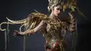 Kostum nasional Miss Universe Indonesia 2024 itu terdiri dari celana pendek dan bustier yang dilengkapi mahkota, sayap, dan aksesori pelengkap lainnya. [Foto: Instagram/ Hengkikawilarang]