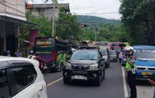 Polres Garut Terapkan One Way Atasi Kepadatan Arus Balik Garut Bandung Libur Tahun Baru 2026