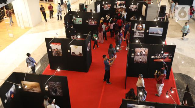 Melihat Pembangunan Indonesia dari Bingkai Foto