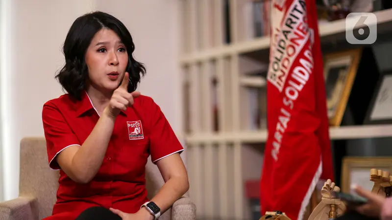 Nama Grace Natalie saat ini cukup disorot publik. Sebab diketahui, Grace Natalie yang kini menjabat sebagai Wakil Ketua Dewan Pembina Partai Solidaritas Indonesia menguasai daerah pemilihan (dapil) neraka Jakarta III.
