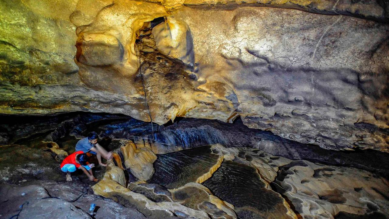 FOTO: Pesona Stalaktit dan Stalagmit Goa Lowo, Keajaiban Alam Trenggalek