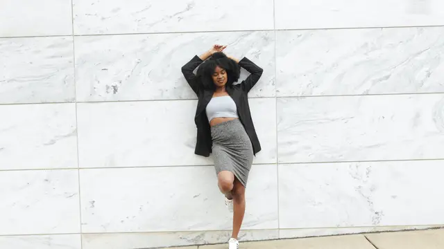 6 Jenis Pakaian Simpel nan Fashionable yang Wajib Dimiliki dalam Lemari Pakaianmu