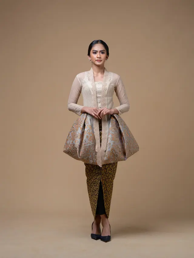Model Rok Songket Dipadukan dengan Kebaya Encim