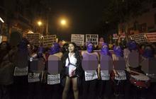 Puluhan wanita pro-aborsi nekat umbar payudara di jalanan Peru