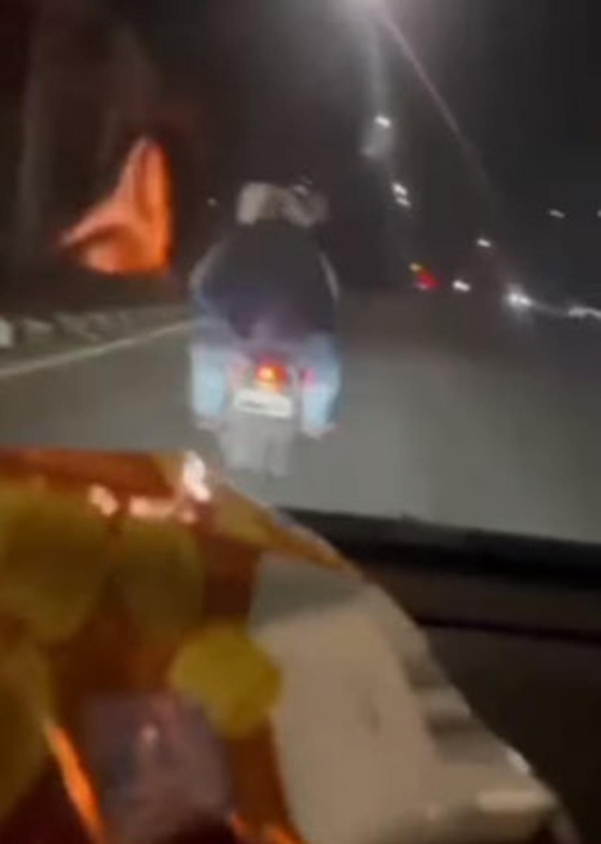 Pemobil di Semarang Tabrak Pemotor Hingga Jatuh Tersungkur tapi Justru Ramai Dipuji,