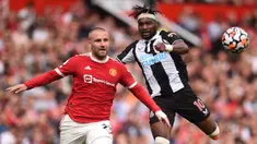 Luke Shaw merupakan pemain bek kiri yang musim ini tampil kurang baik. Pasalnya, Ia hanya mampu memenangkan 36% duel dengan lawan. Akurasi umpannya juga cukup buruk yaitu 31% sedangkan ia baru membuat satu assist dan hanya membuat tiga peluang berbahaya dari tujuh pertandingannya. (AFP/Oli Scarff)