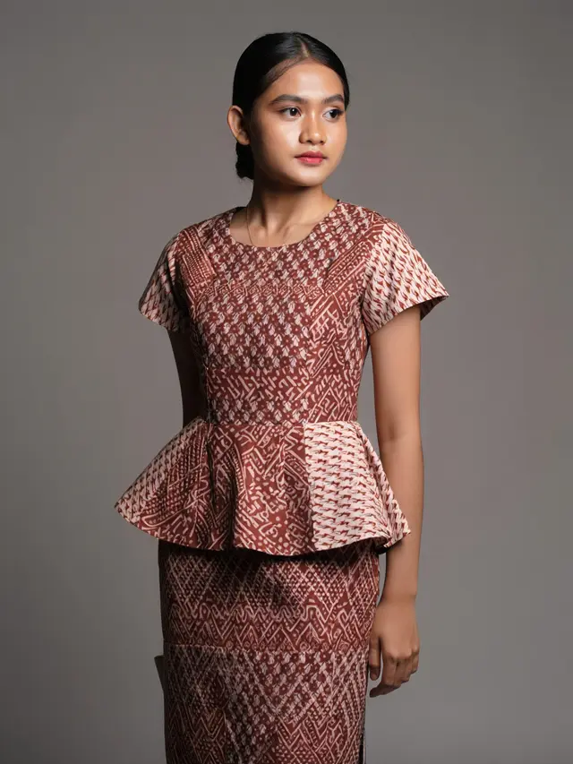 Model Batik Kombinasi Brokat Lengan Pendek Peplum