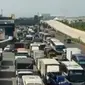 Volume kendaraan di Tol Cikarang Utama mengalami peningkatan dibanding kemarin. Sementara itu, arus balik di Cikampek mulai padat.  