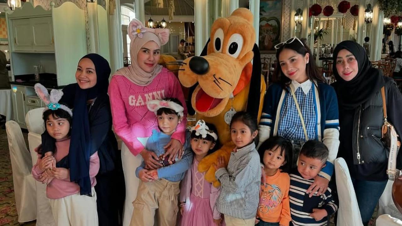 Rayyanza dan Ukkasya Lakukan Playdate saat di Hongkong