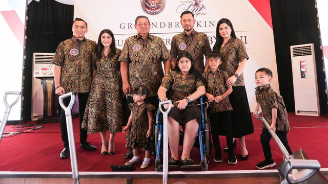 Cerita Perjalanan Hidup Dan Persembahan Cinta Sby Kepada Ibu Ani Di Pacitan Regional Liputan6 Com Keinginan ani yudhoyono jika sembuh, ingin punya museum. persembahan cinta sby kepada ibu ani