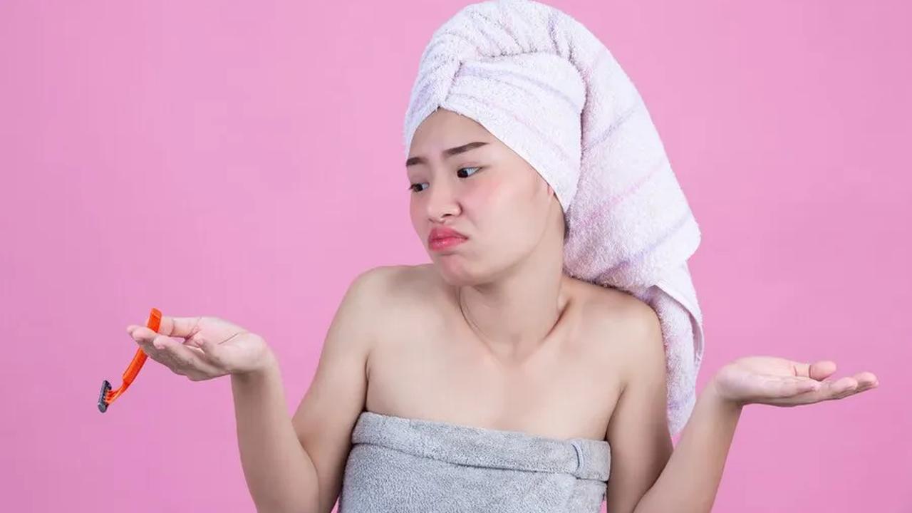 4. Kulit Kering<br>Mencukur bisa menghilangkan minyak alami kulit, menyebabkan kulit menjadi kering dan rentan terhadap iritasi.<br>