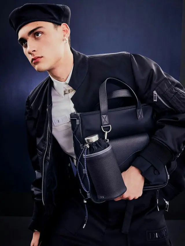 Dior x Sacai, Luncurkan Koleksi Terbaru Bertema Monokrom