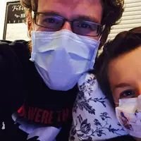 Gara-gara alergi, suami istri tidak bisa berdekatan. (Foto: metro.co.uk)