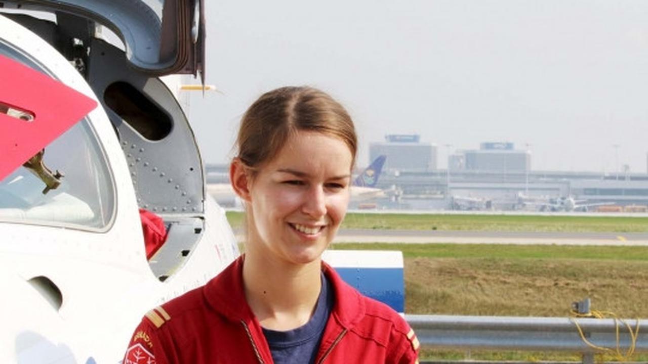Sosok cantik Patricia, pilot jet aerobatik Kanada