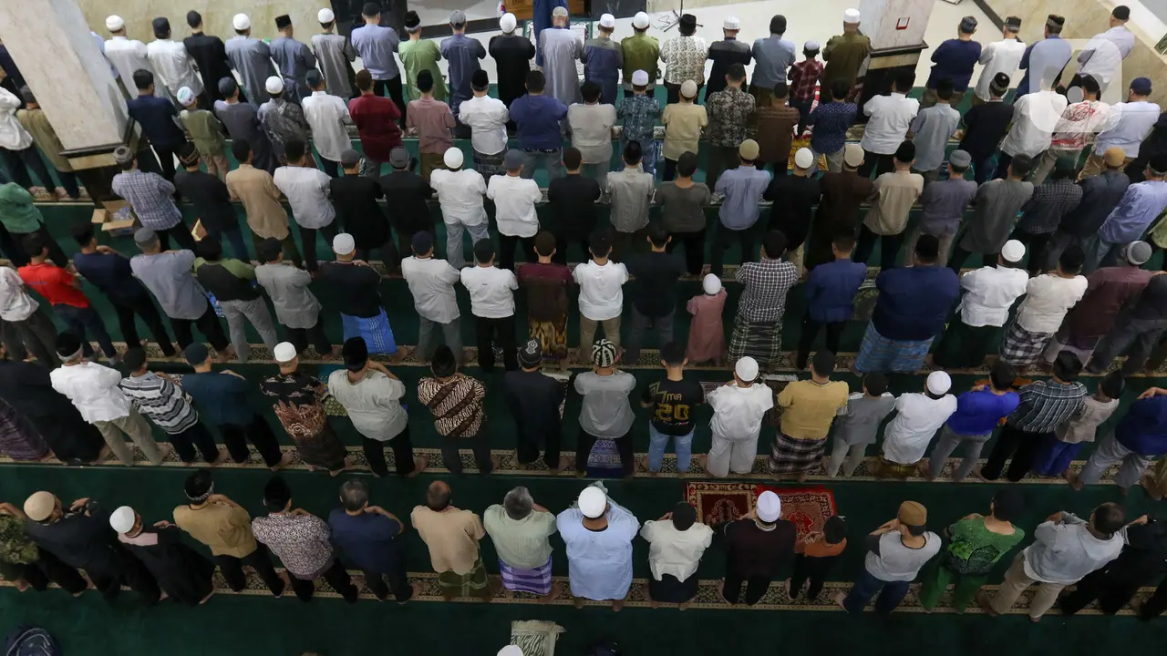 Tarawih Pertama Warga Muhammadiyah di Masjid Raya Uswatun Hasanah