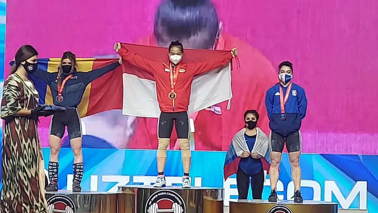 Lifter Indonesia Windy Cantika Juara di Kejuaraan Dunia Angkat Besi Junior 2021