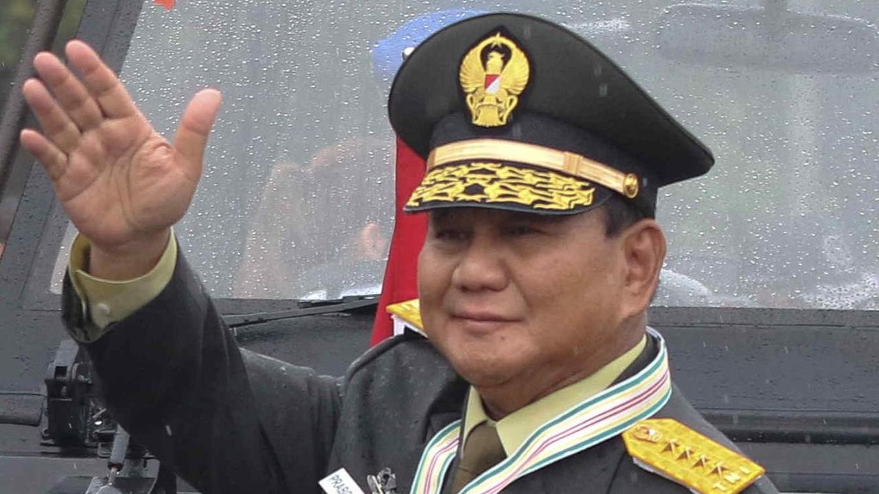 FOTO: Momen Senyum Tipis Prabowo Kembali Berseragam TNI dengan Bintang 4 dan Sederet Tanda Kehormatan