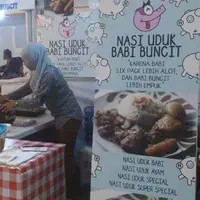 Netizen bereaksi atas foto perempuan berjilbab yang berada di stan makanan nasi uduk babi di media sosial.