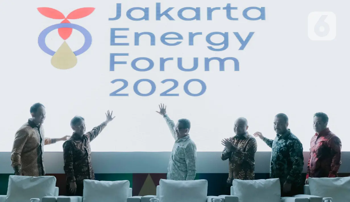 Menteri ESDM  Arifin Tasrif  (tengah) membuka Jakarta Energy Forum 2020, Jakarta, Senin (2/3/2020). Acara ini bertema ‘The Future of Energy’ yang re-inisiasi mengembangkan kolaborasi berkelanjutan dengan Pemerintah, Korporasi, Institusi Keuangan dan Institusi  Pendidikan.(Liputan6.com/Faizal Fanani)