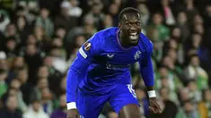 Pemain Glasgow Rangers Abdallah Sima melakukan selebrasi usai mencetak gol ke gawang Real Betis pada pertandingan sepak bola Grup C Liga Europa di Stadion Benito Villamarin, Seville, Spanyol, Kamis (14/12/2023). (CRISTINA QUICLER/AFP)