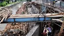 Untuk pengerjaan proyek turap (sheetpile) di lima kali yang ada di wilayah Jakarta Pusat, Dinas Pekerjaan Umum (PU) menganggarkan dana Rp. 400 miliar, Jakarta, Selasa (17/6/14). (Liputan6.com/Faizal Fanani)