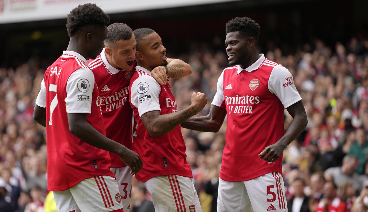 Tottenham Hotspur akhirnya menderita kekalahan pertamanya musim ini di Liga Inggris 2022/2023 usai takluk 1-3 dari tuan rumah Arsenal dalam laga bertajuk Derbi London Utara di pekan ke-9, Sabtu (1/10/2022) malam WIB. Bagi Arsenal, kemenangan ini makin memantapkan posisi mereka di puncak klasemen sementara dengan raihan 21 poin. (AP/Kirsty Wigglesworth)