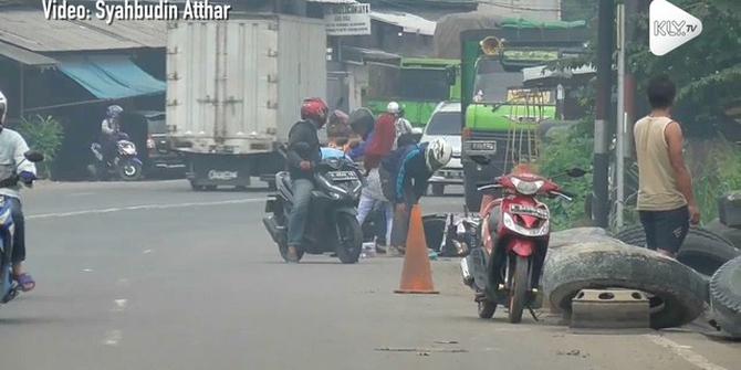 VIDEO: Hindari Razia, Dua Motor Tabrakan saat Putar Arah