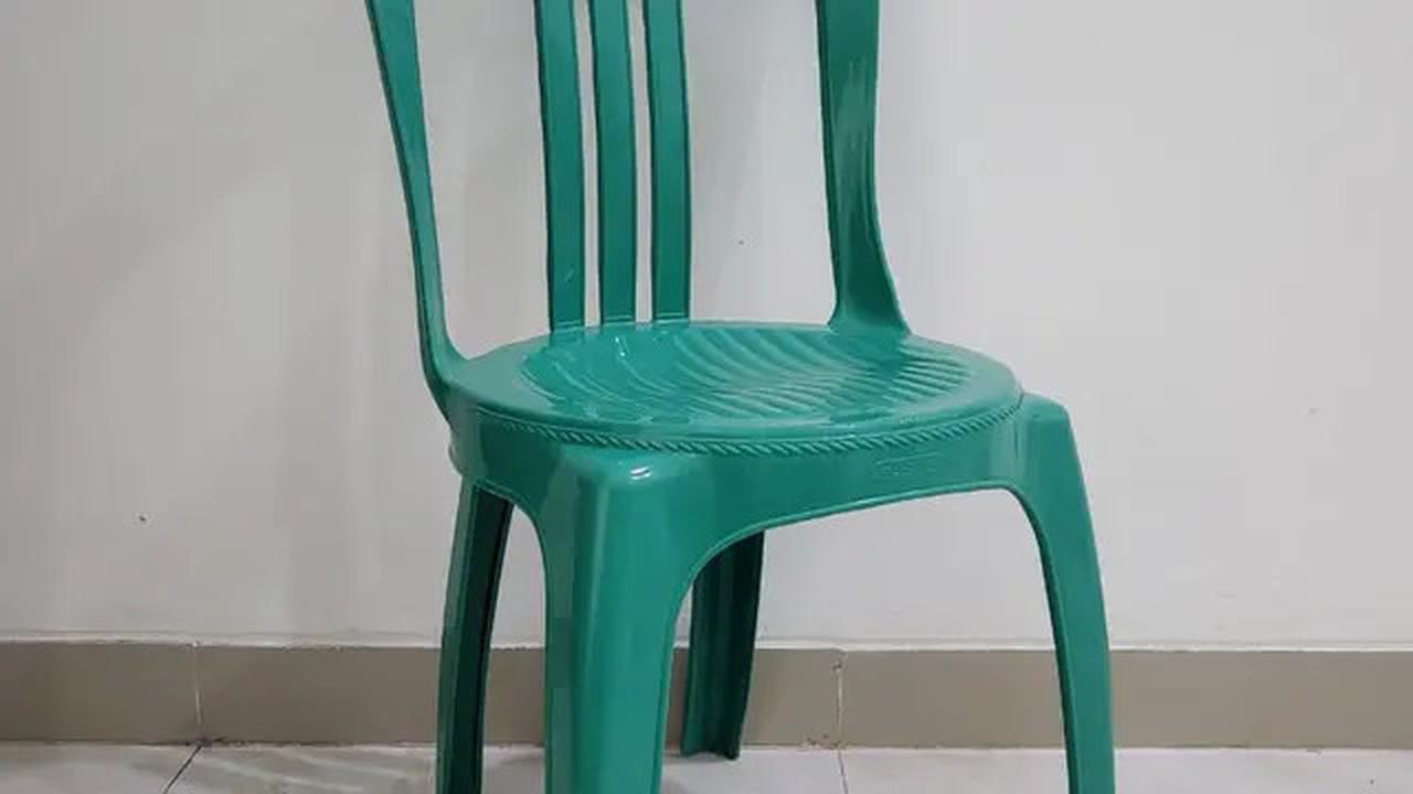 Dari Kondangan ke Dunia, Ini Fakta Kursi Plastik Ikonik yang Masuk Pameran Global