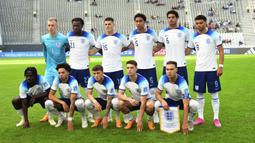 Para pemain starting XI Timnas Inggris U-20 berfoto sebelum dimulainya laga Grup E Piala Dunia U-20 2023 menghadapi Tunisia di Unico Diego Armando Maradona Stadium, La Plata, Argentina, Selasa (23/5/2023) dini hari WIB. (AP Photo/Gustavo Garello)