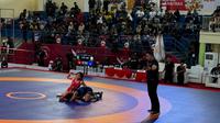 Pertandingan Cabor Gulat PON XXI Aceh-Sumut 2024 di GOR Binjai (Reza Efendi/Liputan6.com)