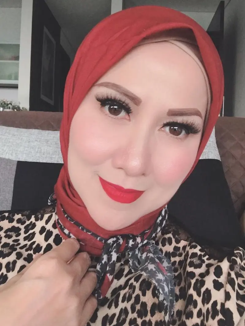 Mantap Berhijab, Ini 6 Potret Penampilan Terbaru Venna Melinda