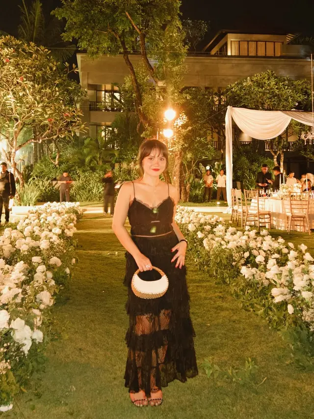 Inspirasi Outfit Kondangan Elegan dari Para Artis Tanah Air