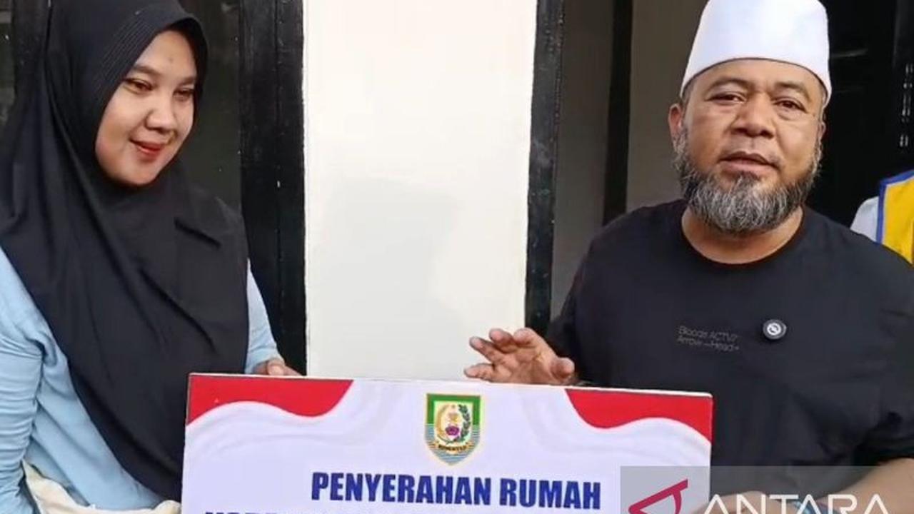 Tahukah Anda? Gubernur Bengkulu Serahkan Sembilan Unit Rumah Tahan Gempa untuk Korban Gempa Mei 2025