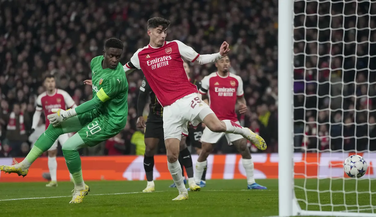 Arsenal kini bercokol di puncak klasemen sementara dengan koleksi 12 poin. (AP Photo/Kin Cheung)